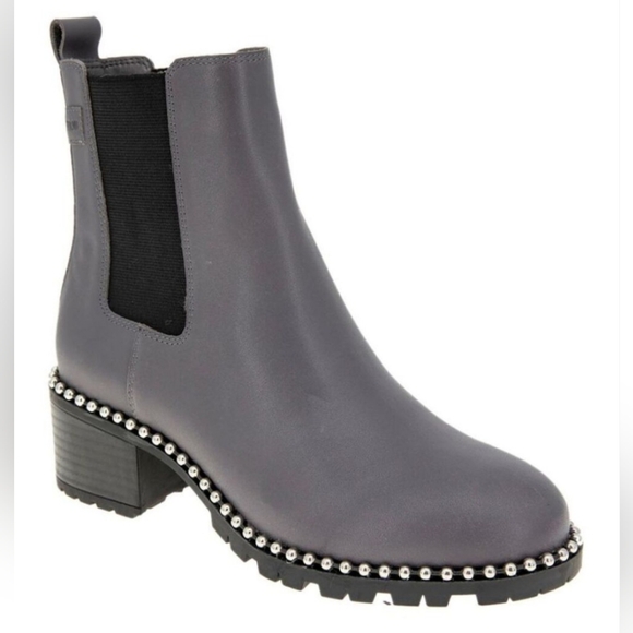 BCBGeneration Gray Leather Studded Sole Pull-on Boots Size 8 Baddie Streetwear - Picture 1 of 14